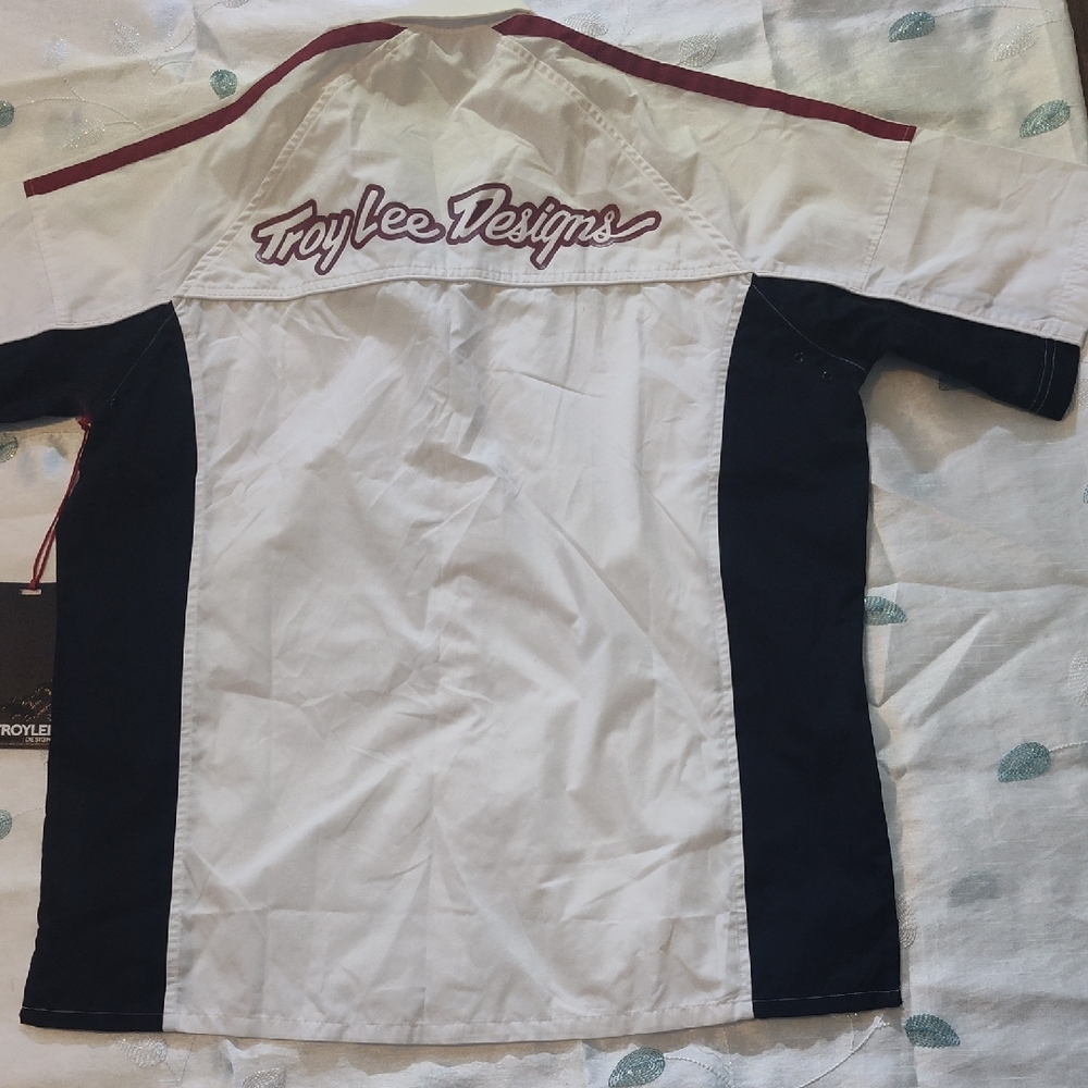 White and Black Short Sleeve Shirt - Picture 8 of 8